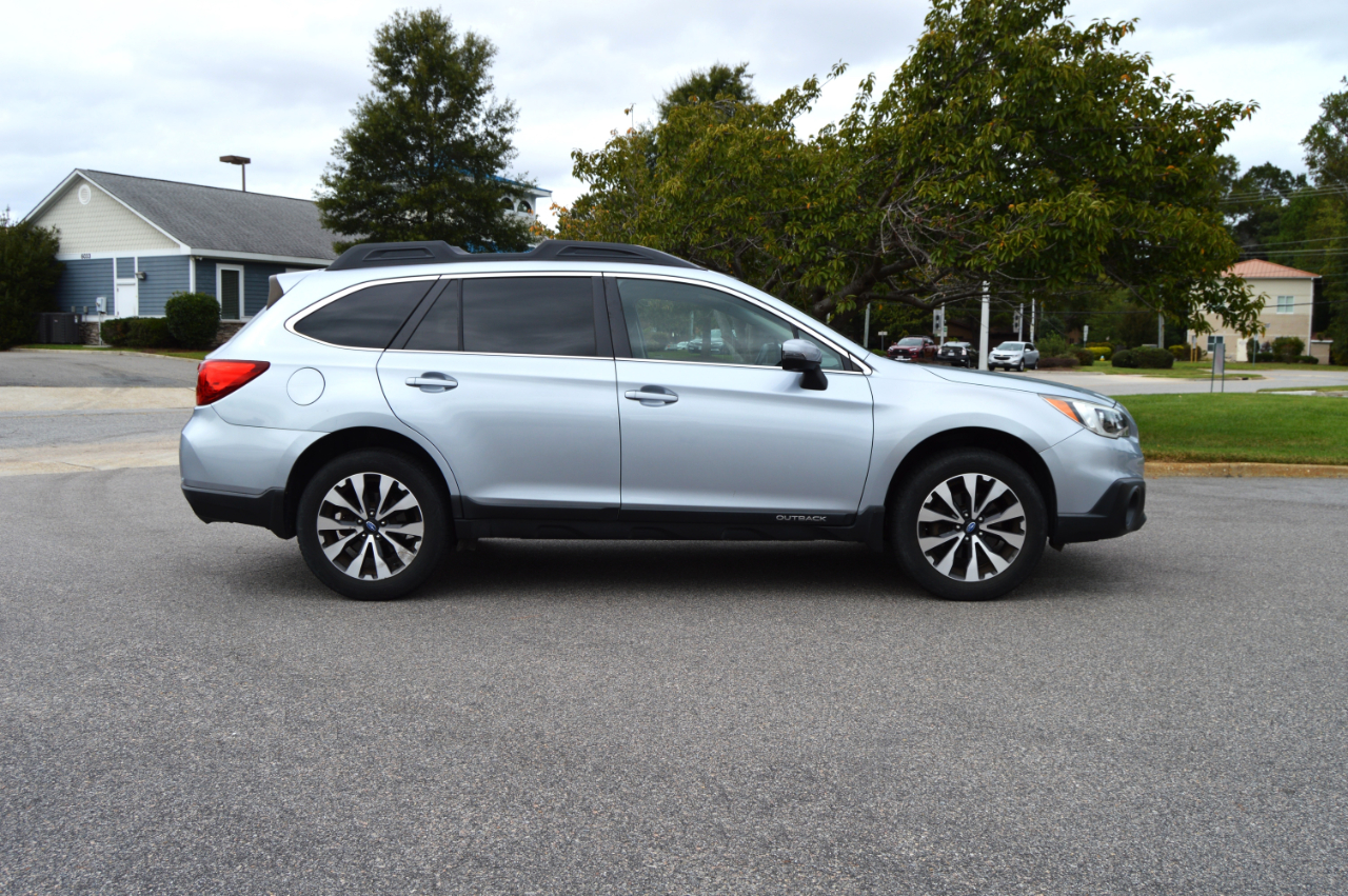2015 Subaru Outback 3.6R Limited photo 3