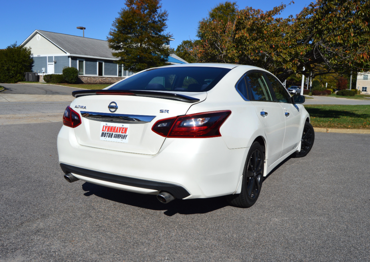 2017 Nissan Altima SR photo 3