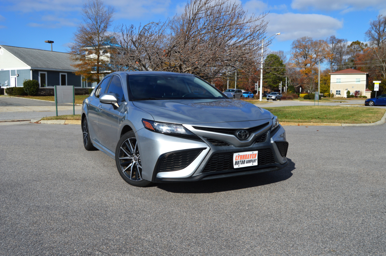 Toyota Camry SE 2021