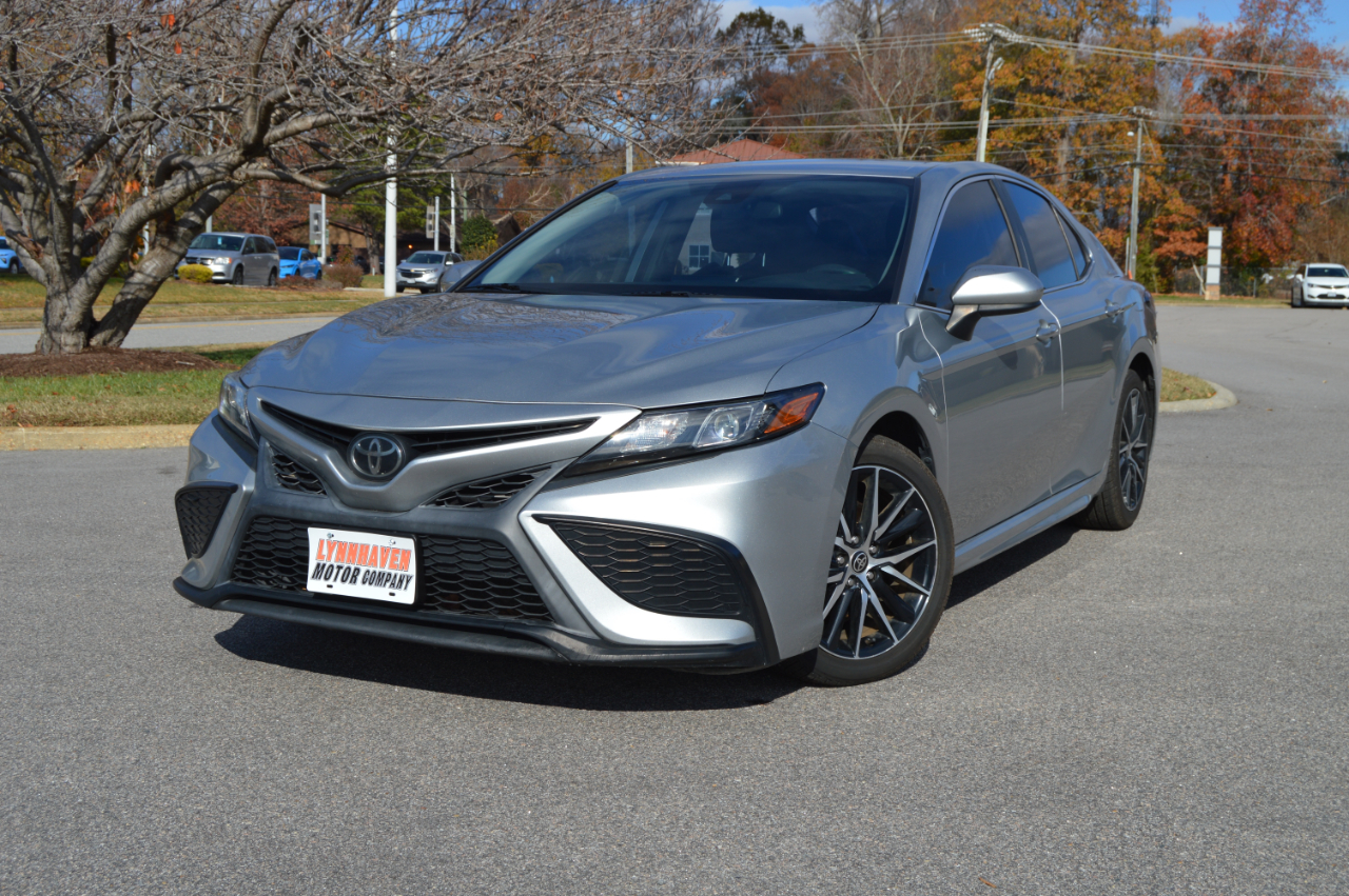 Toyota Camry SE 2021
