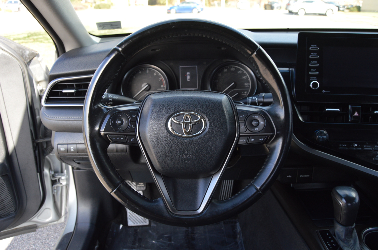 Toyota Camry SE 2021