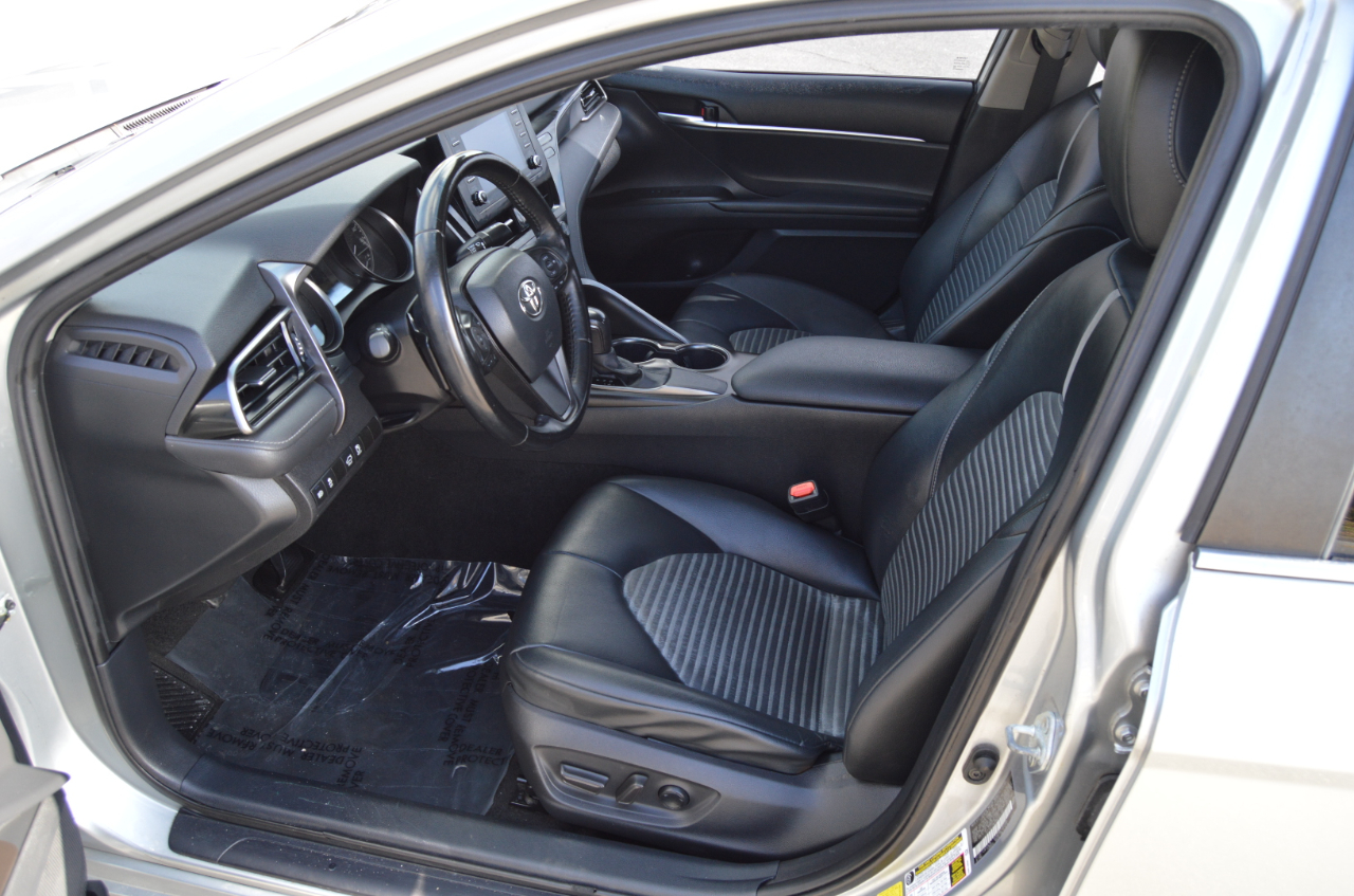 Toyota Camry SE 2021