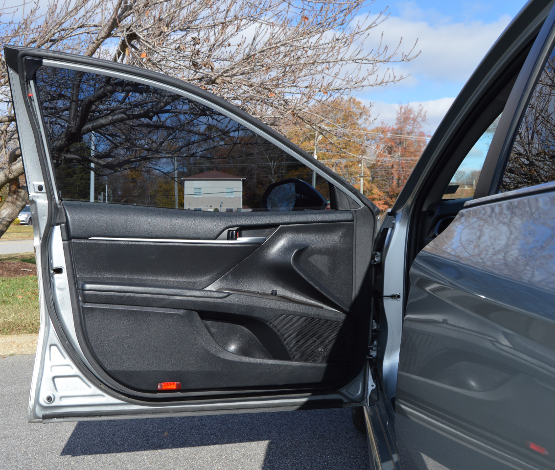 Toyota Camry SE 2021