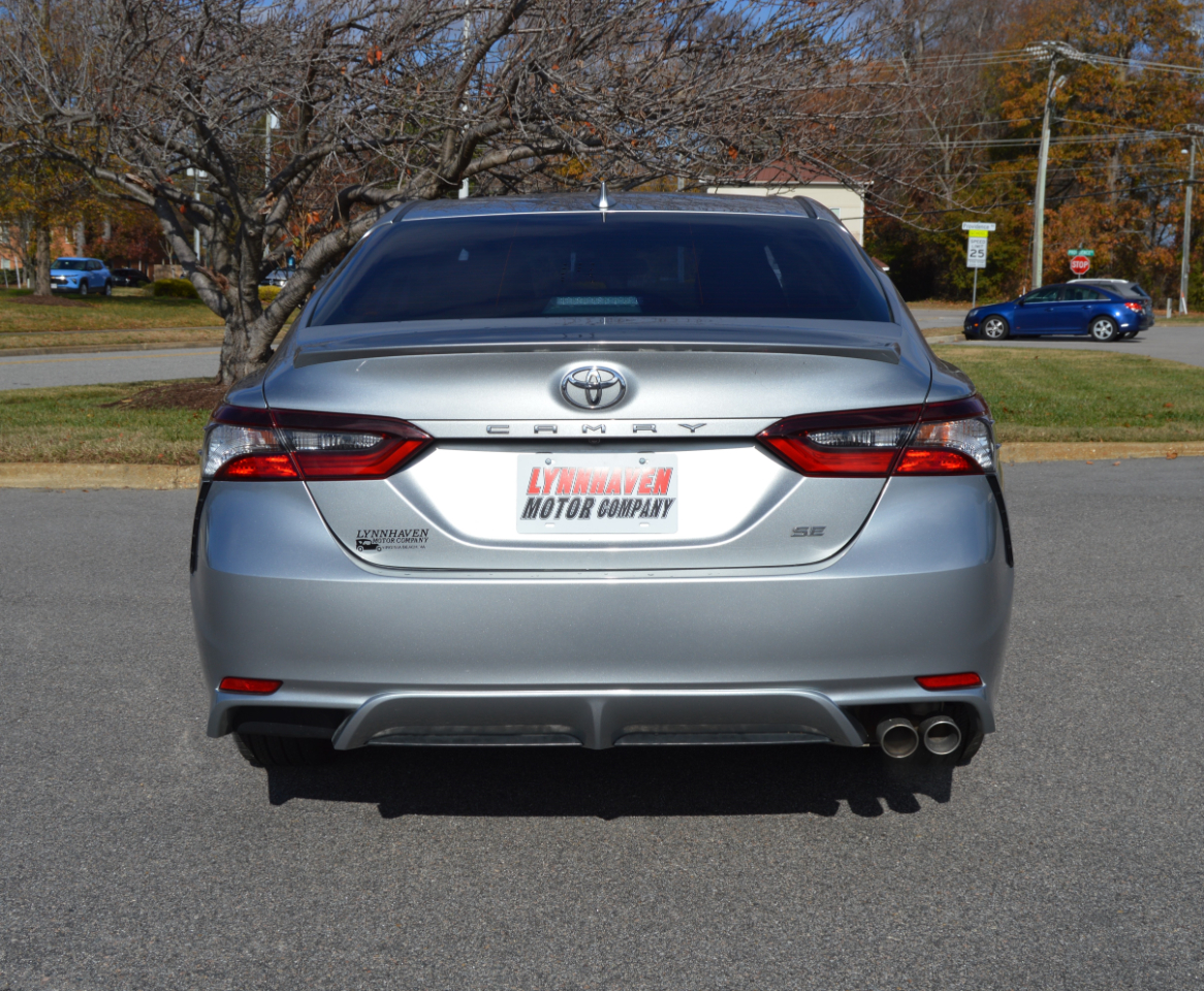 Toyota Camry SE 2021