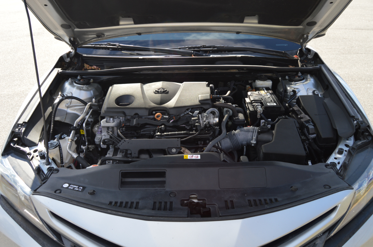 Toyota Camry SE 2021