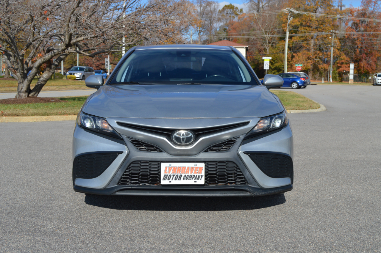 Toyota Camry SE 2021