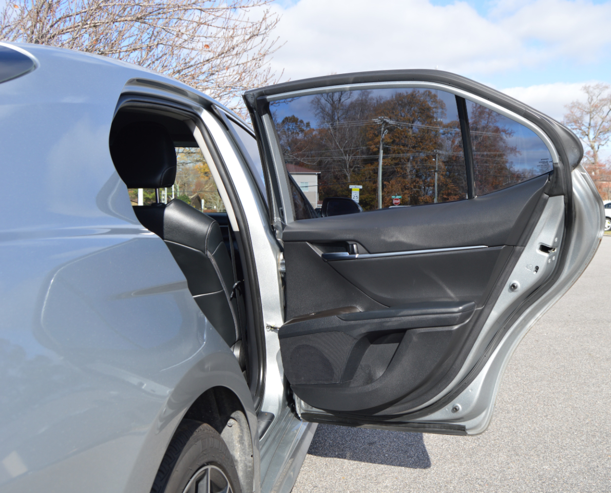 Toyota Camry SE 2021