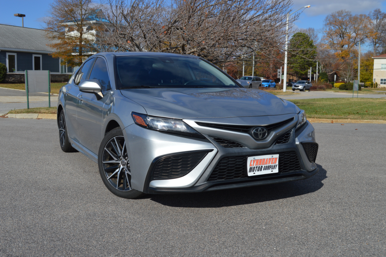 Toyota Camry SE 2021