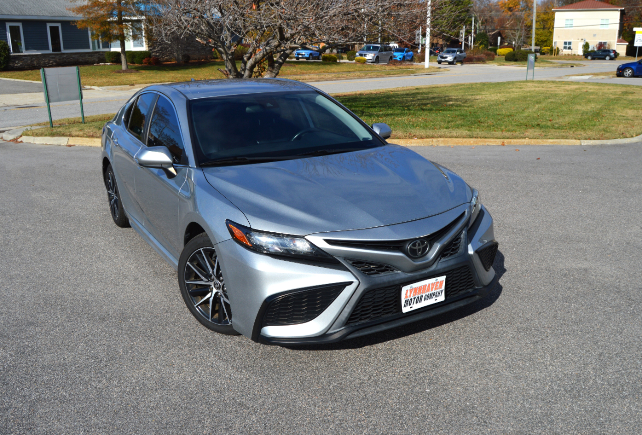 Toyota Camry SE 2021