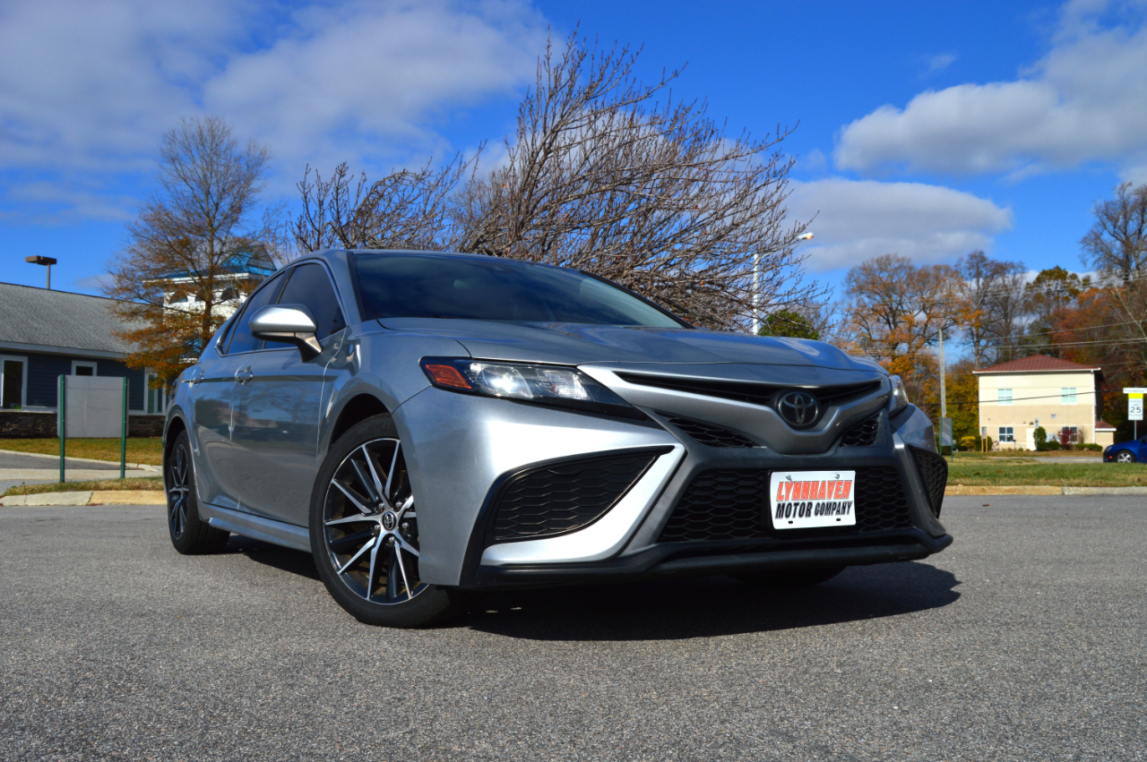 Toyota Camry SE 2021