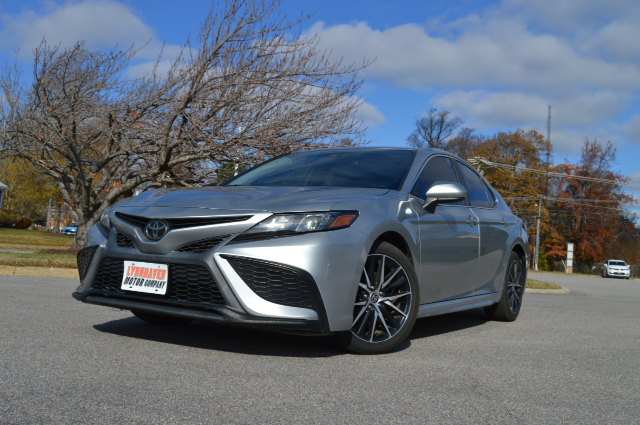 Toyota Camry SE 2021