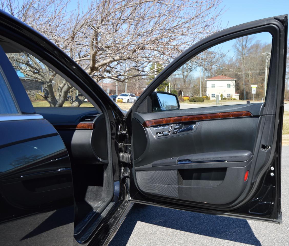 Mercedes-Benz S-Class S550 4-MATIC 2013