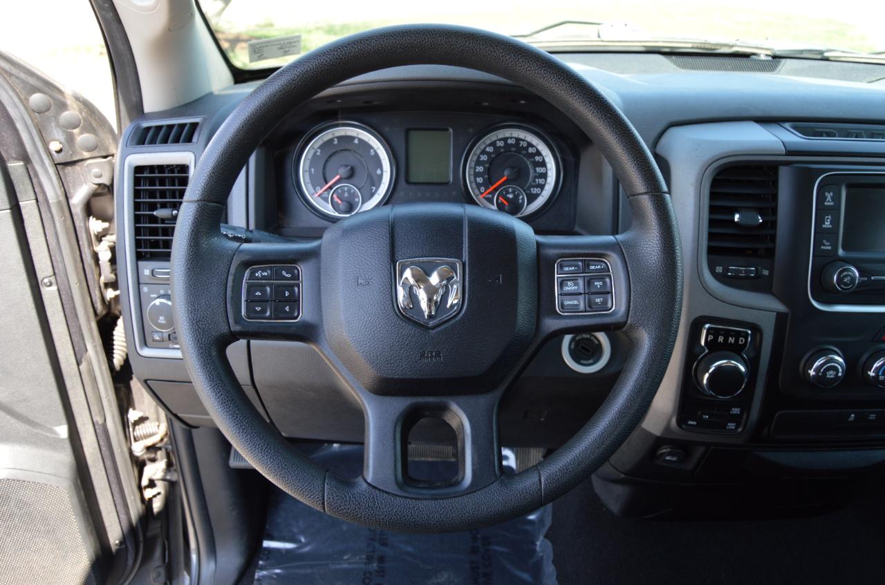 RAM 1500 Tradesman Quad Cab 4WD 2017