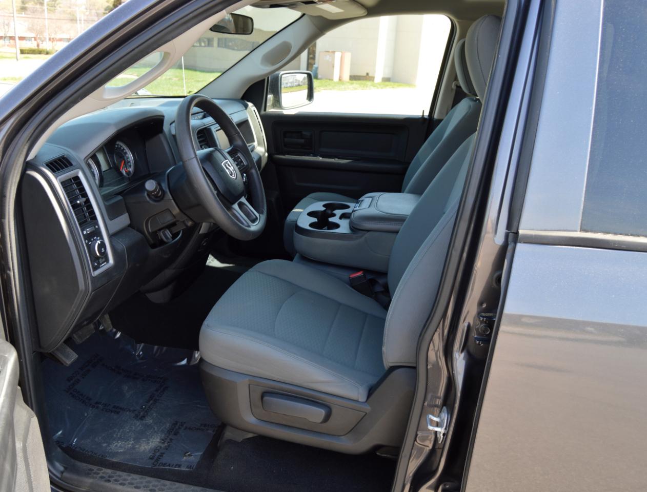 RAM 1500 Tradesman Quad Cab 4WD 2017