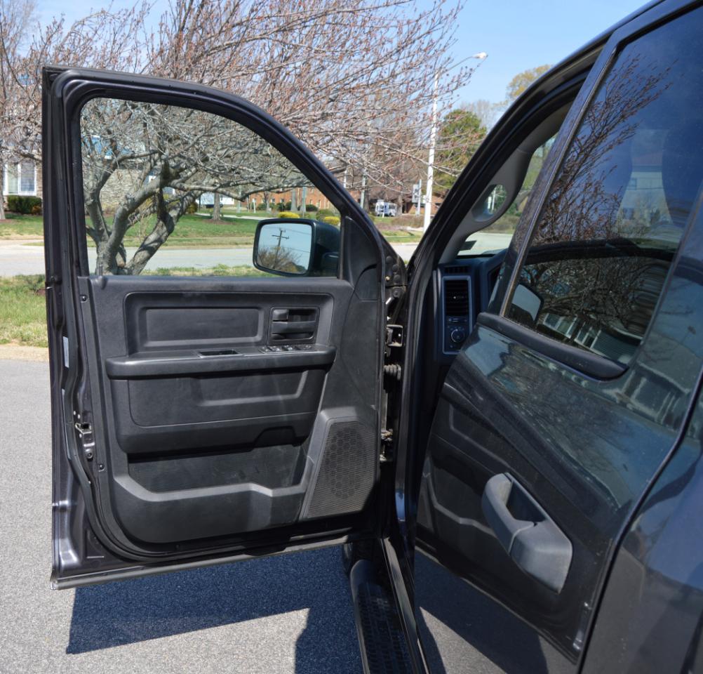 RAM 1500 Tradesman Quad Cab 4WD 2017
