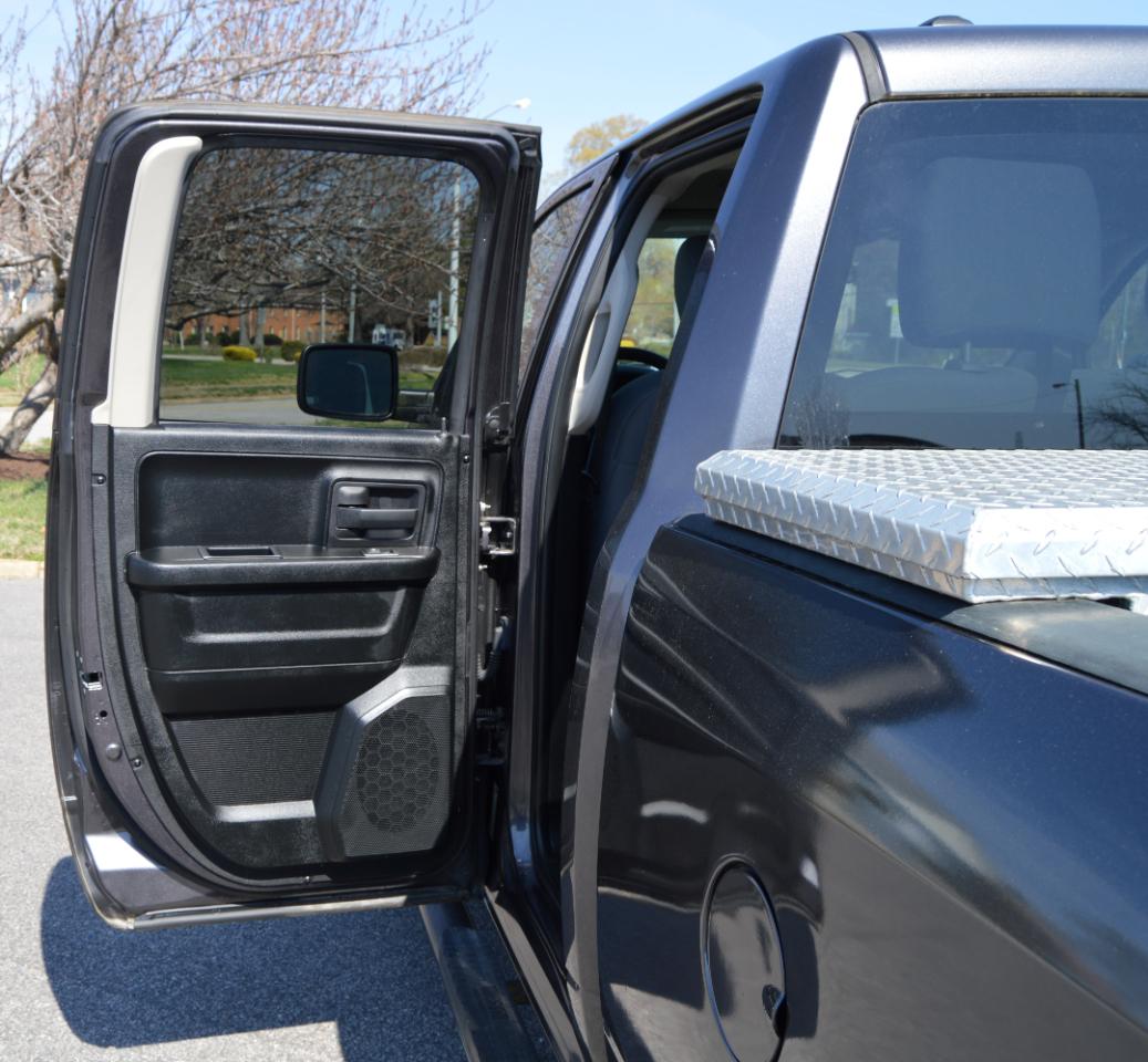 RAM 1500 Tradesman Quad Cab 4WD 2017