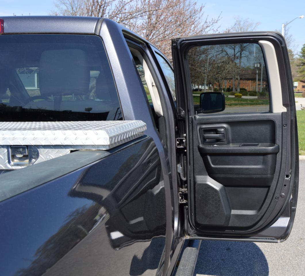 RAM 1500 Tradesman Quad Cab 4WD 2017