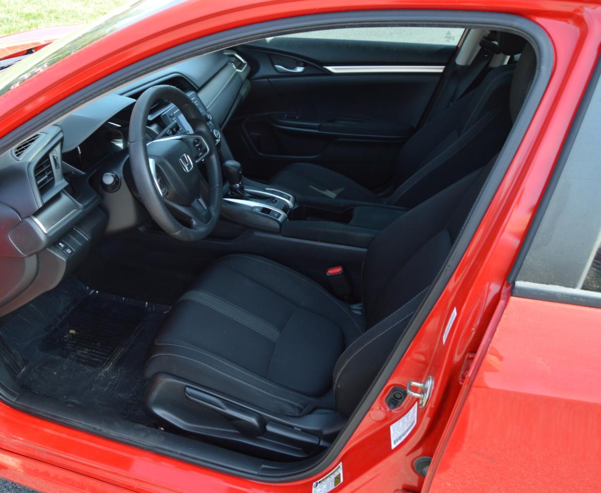 Honda Civic LX Sedan AT 2016