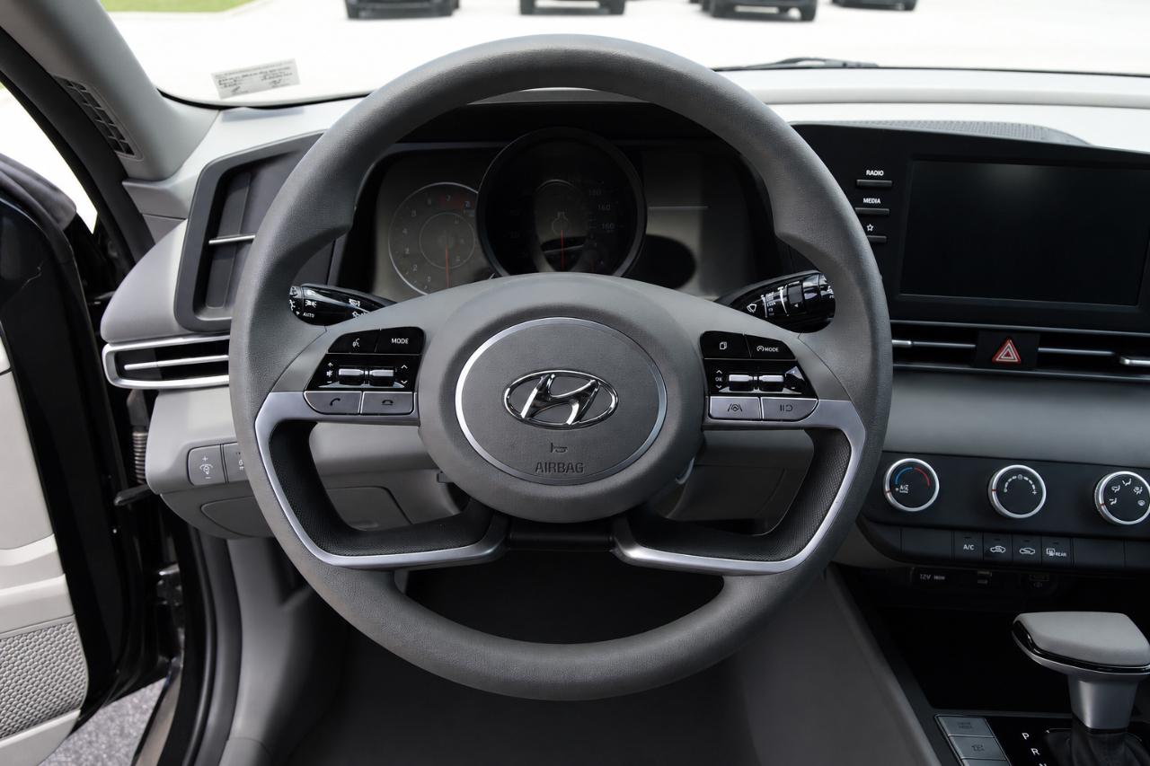 Hyundai Elantra SE 2023