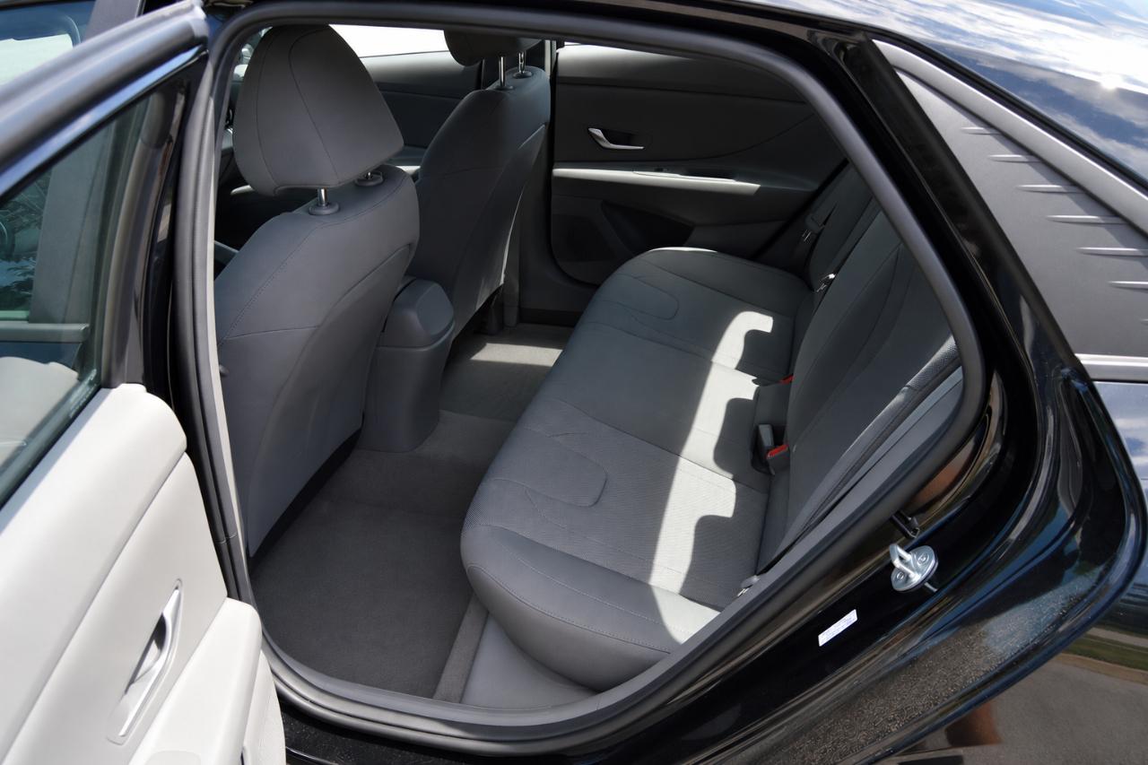 Hyundai Elantra SE 2023