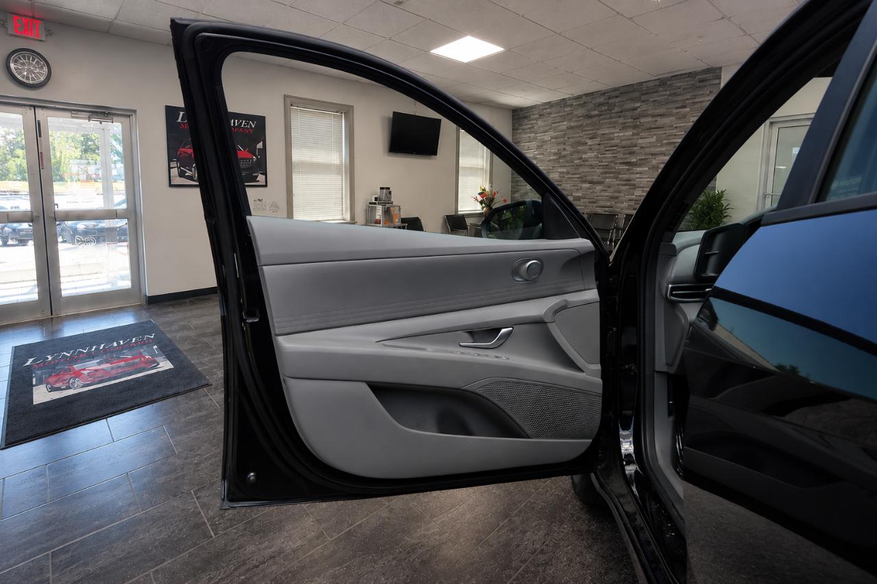 Hyundai Elantra SE 2023