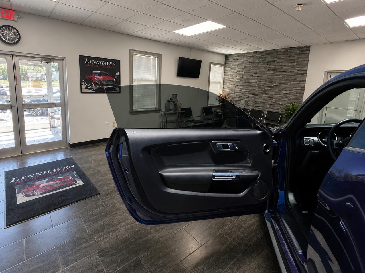2019 Ford Mustang EcoBoost - Photo 12