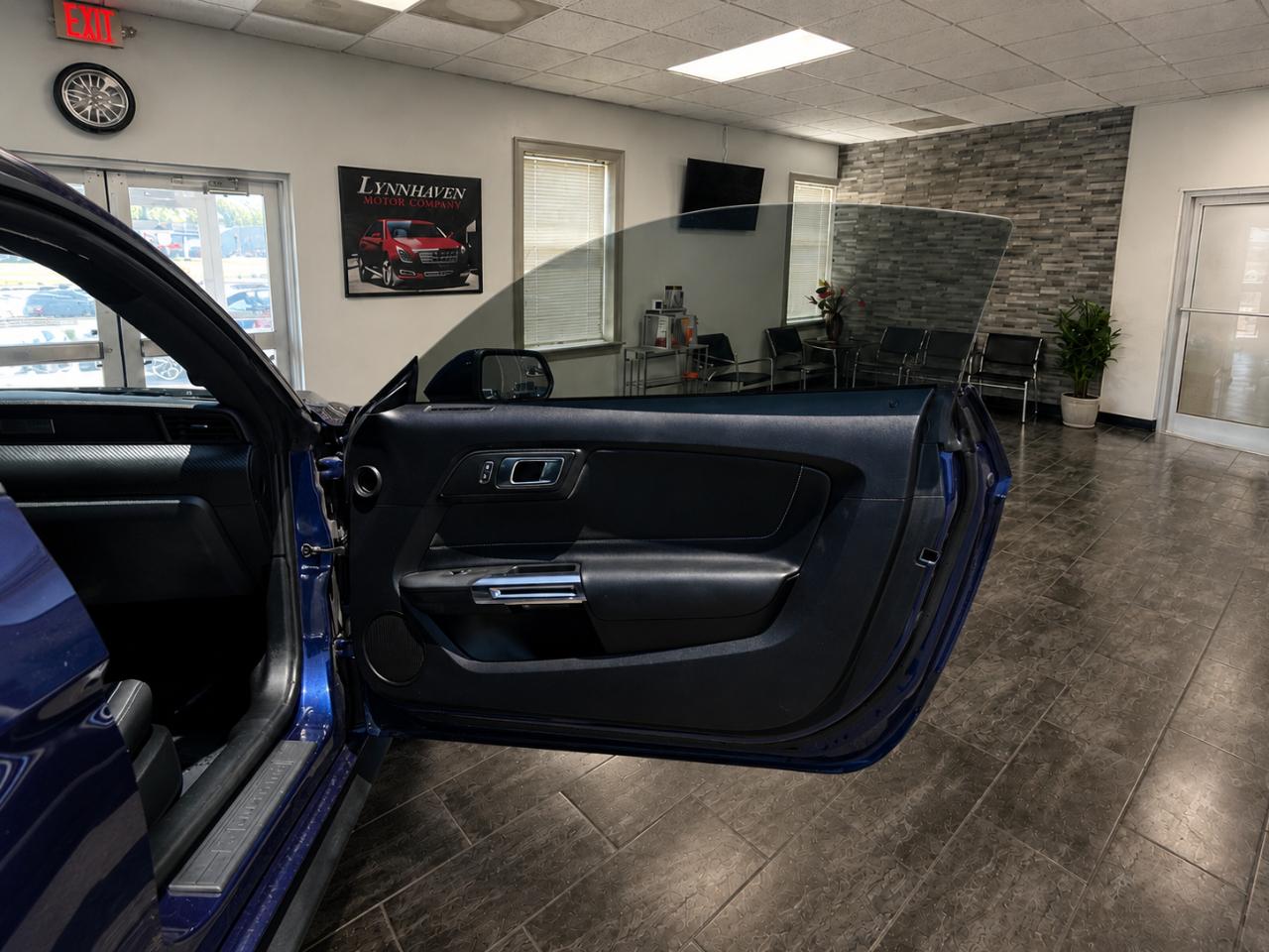 2019 Ford Mustang EcoBoost - Photo 17