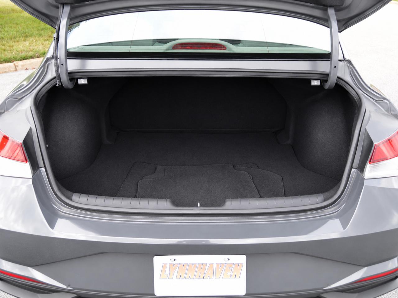 Hyundai Elantra SEL 2023