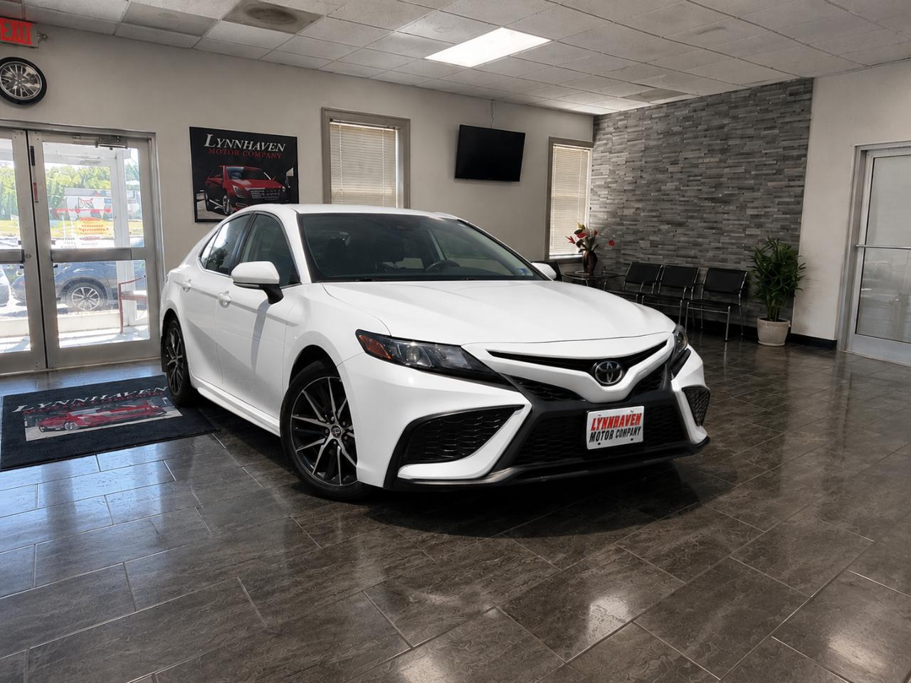 Toyota Camry SE 2022