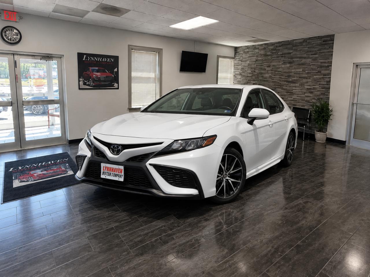Toyota Camry SE 2022