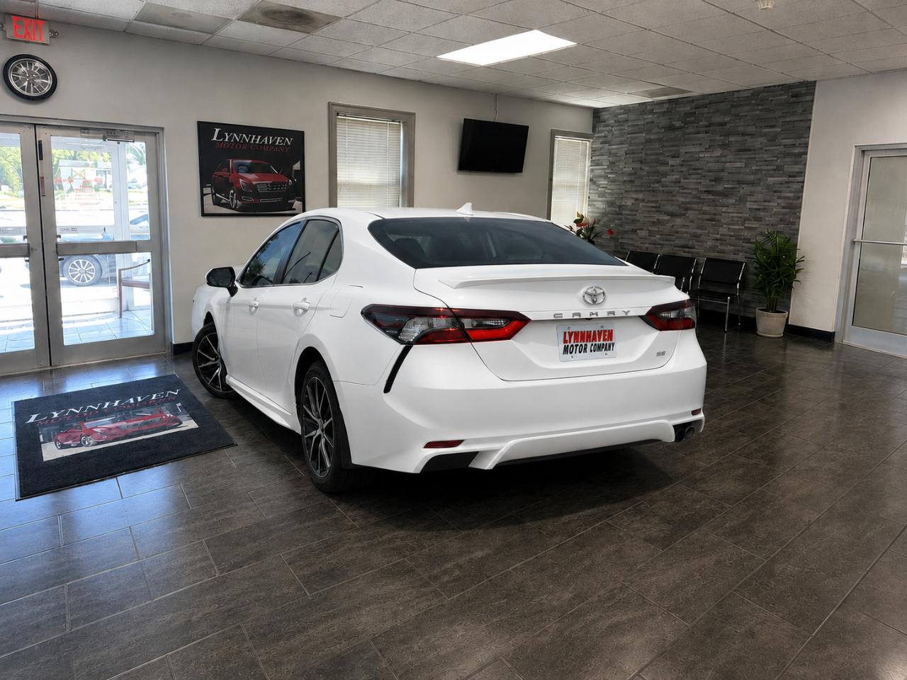 Toyota Camry SE 2022