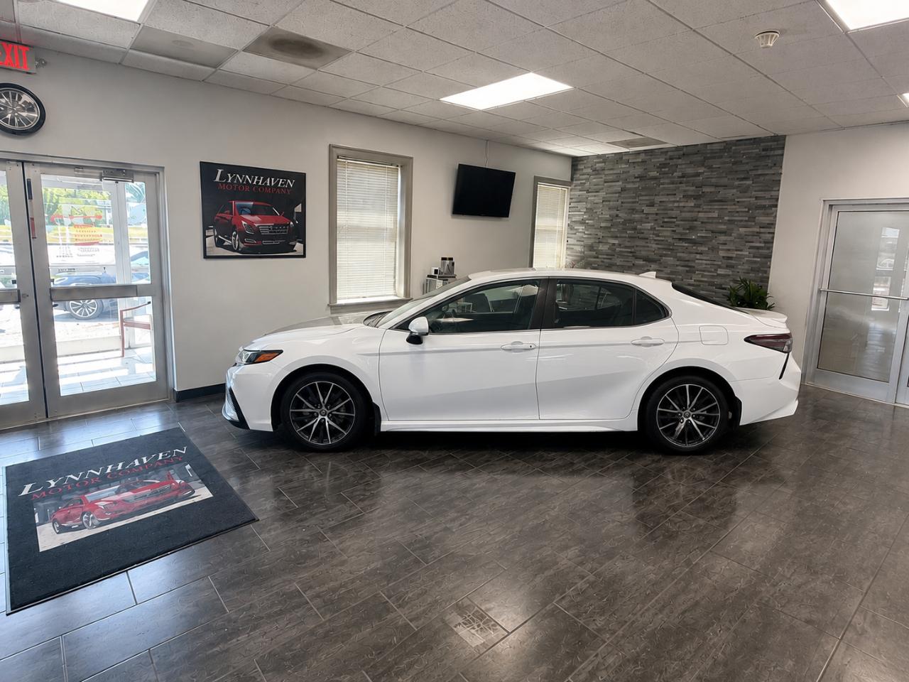 Toyota Camry SE 2022