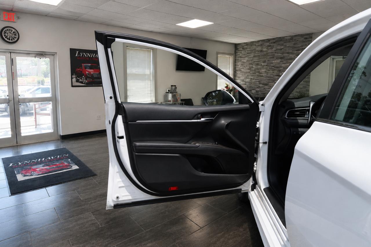 Toyota Camry SE 2022