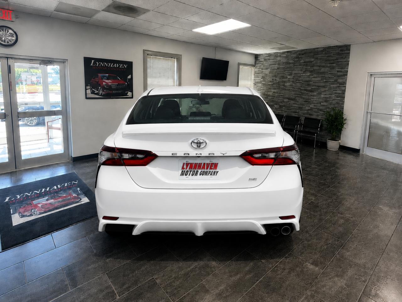 Toyota Camry SE 2022