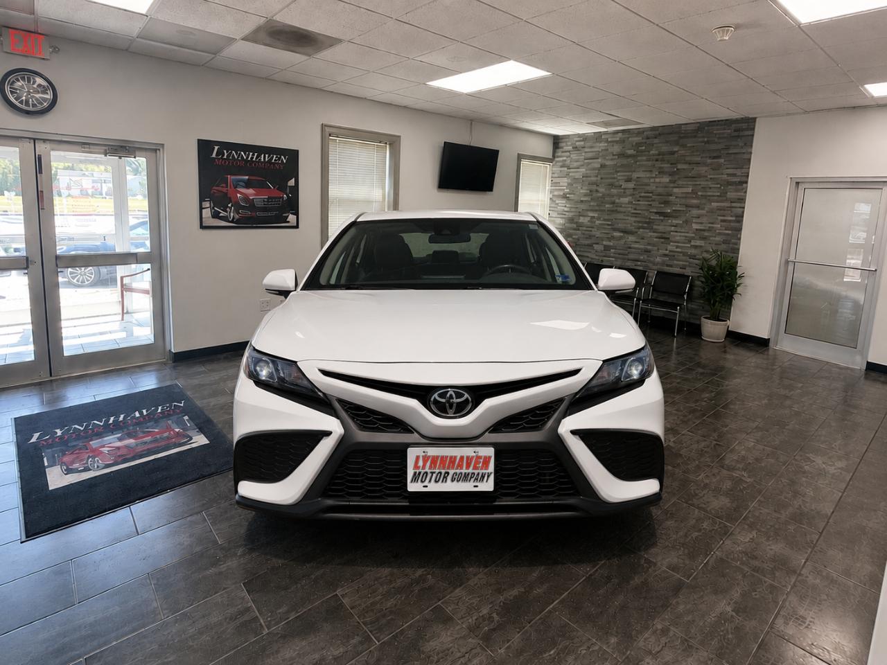 Toyota Camry SE 2022