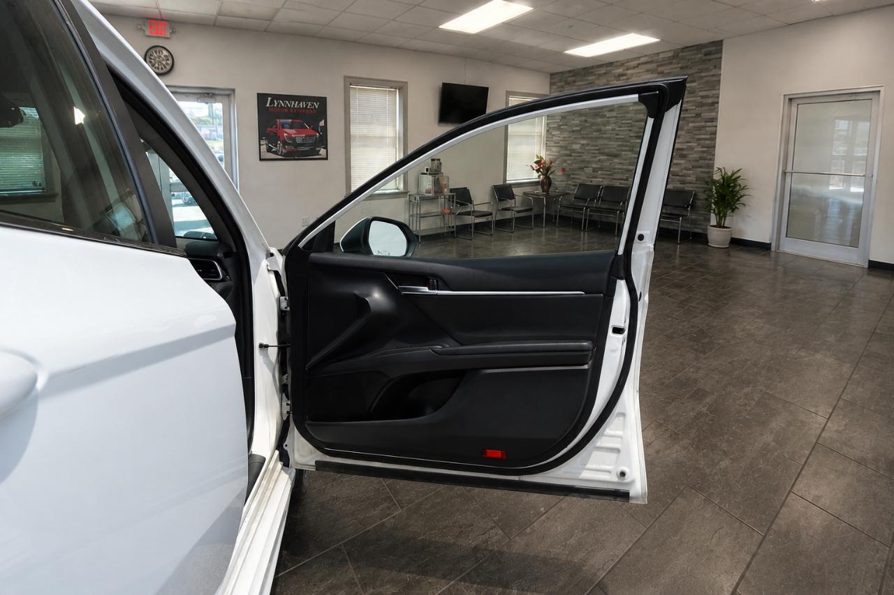 Toyota Camry SE 2022