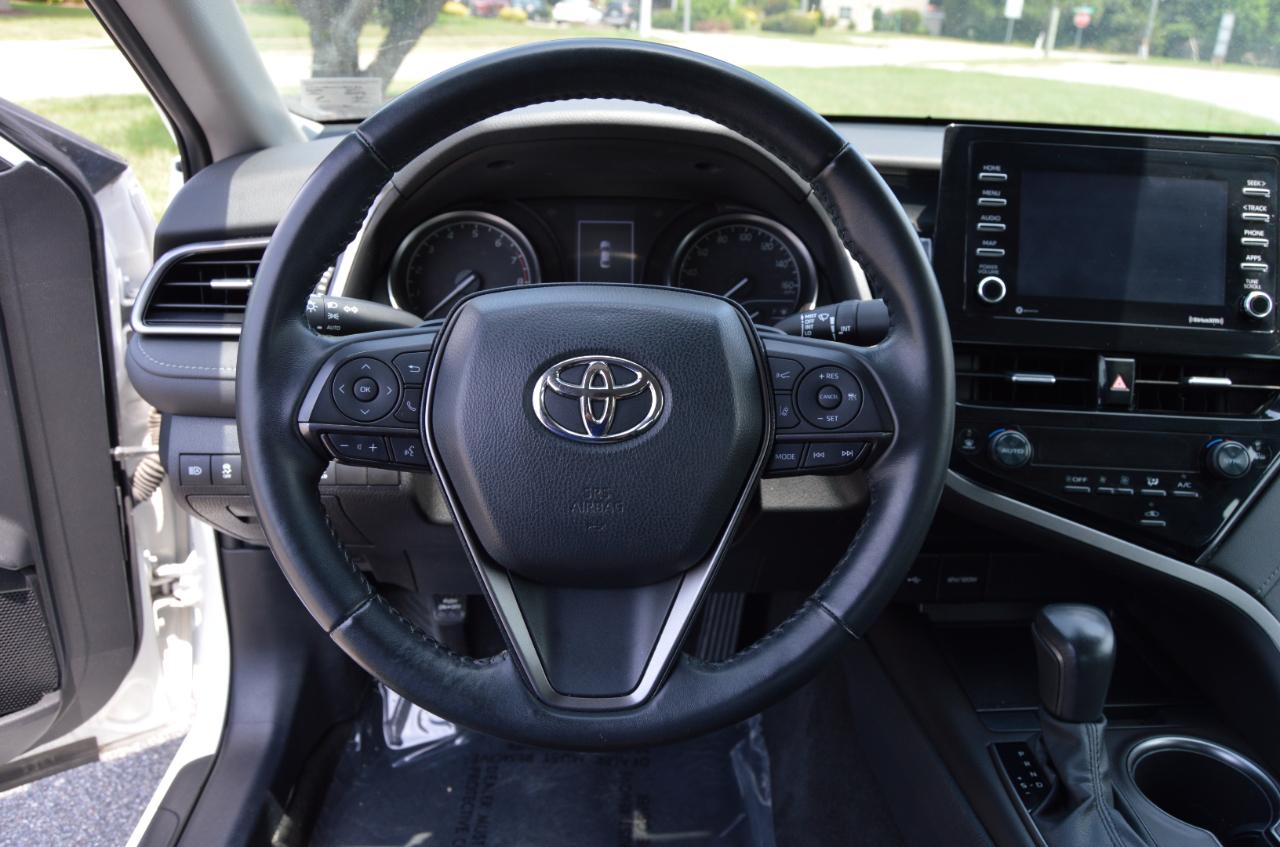 Toyota Camry SE 2022
