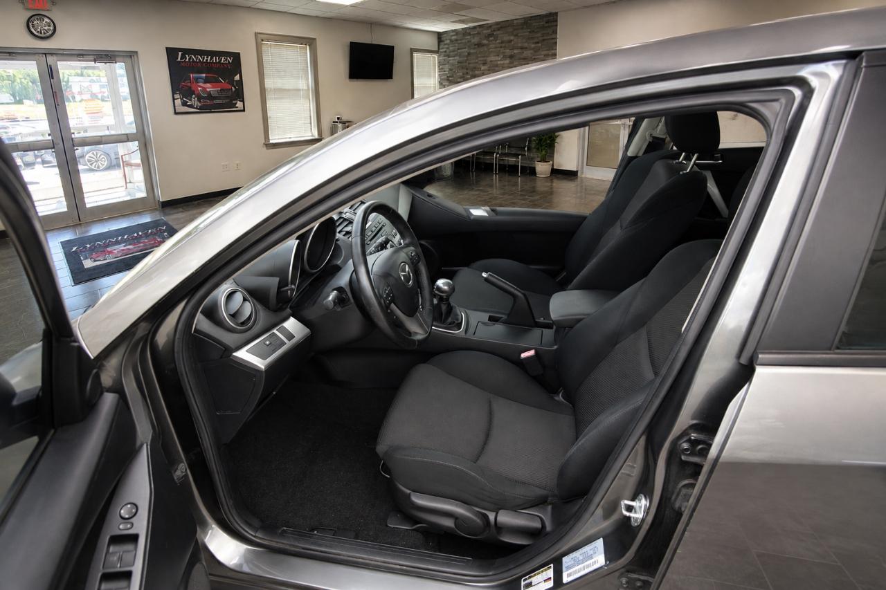 Mazda MAZDA3 s Touring 5-Door 2012