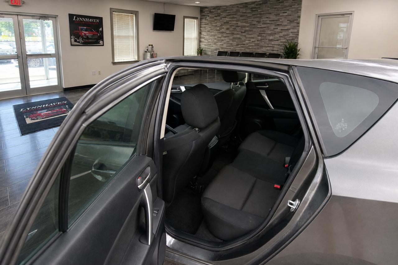 Mazda MAZDA3 s Touring 5-Door 2012
