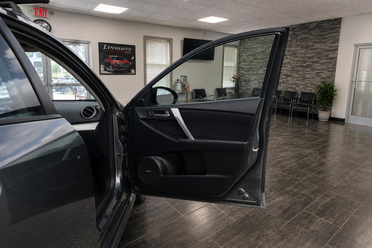 Mazda MAZDA3 s Touring 5-Door 2012