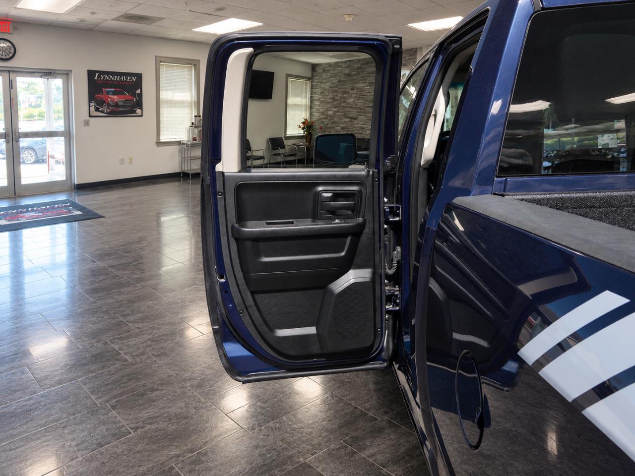 RAM 1500 Tradesman Quad Cab 2017