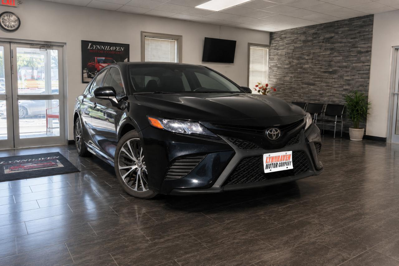 Toyota Camry SE 2021