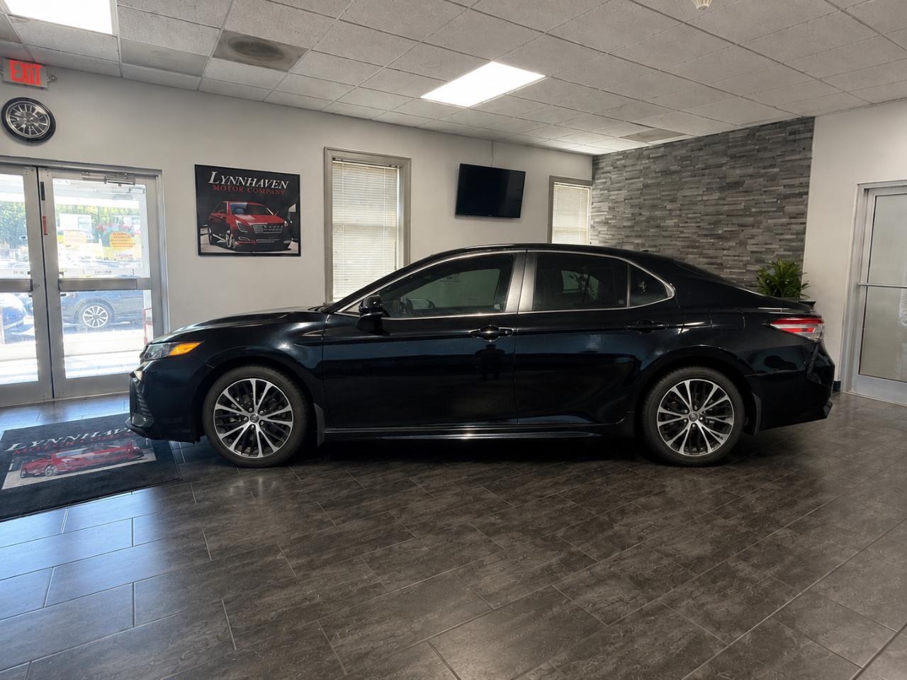 Toyota Camry SE 2021