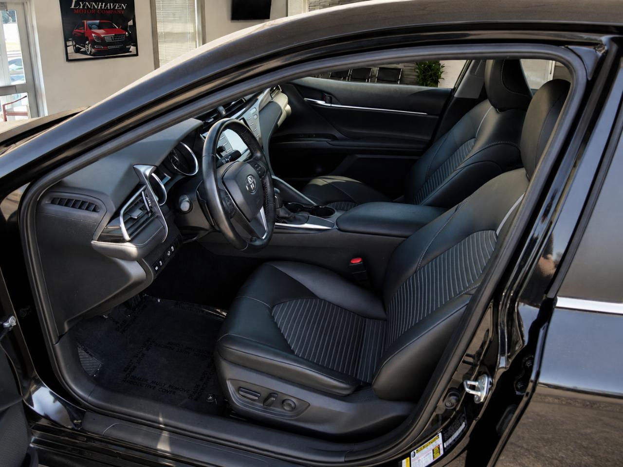 Toyota Camry SE 2021