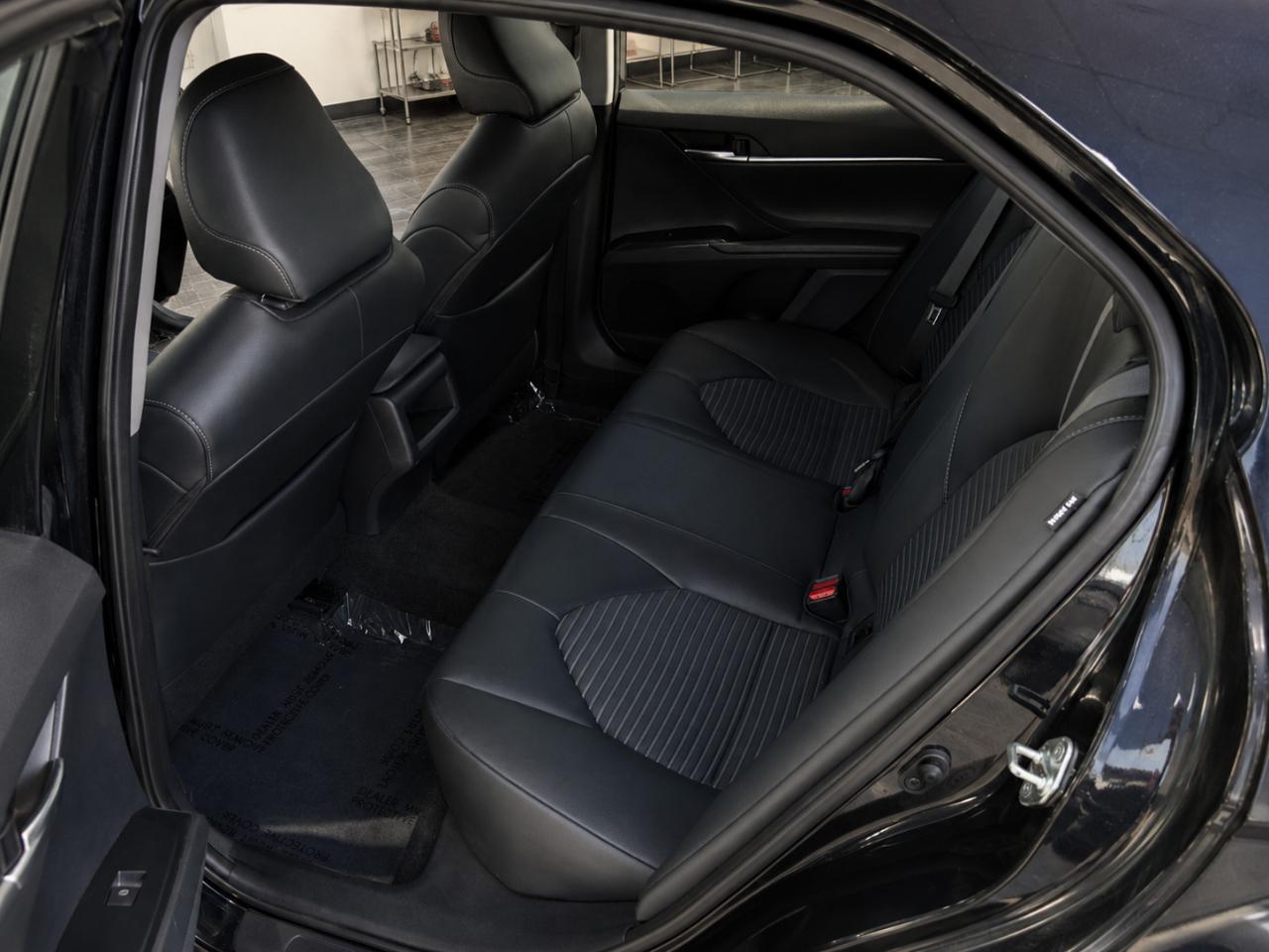 Toyota Camry SE 2021