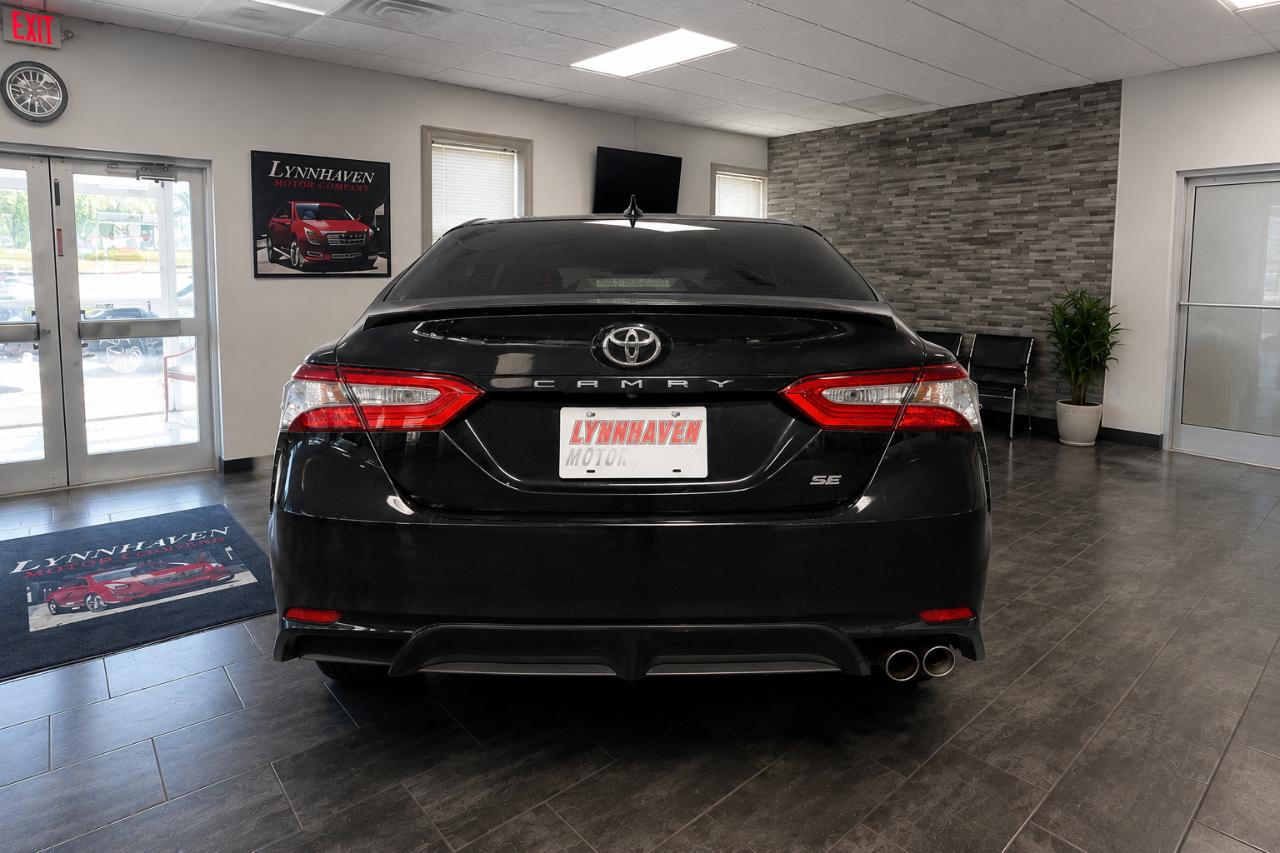 Toyota Camry SE 2021