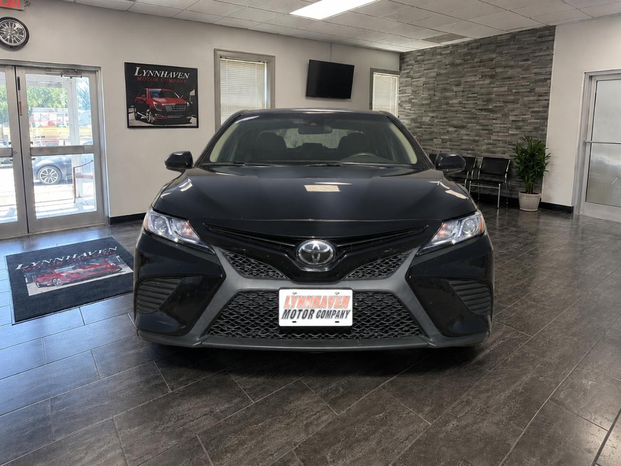 Toyota Camry SE 2021