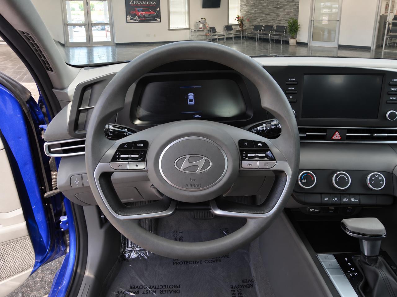 Hyundai Elantra SE 2024