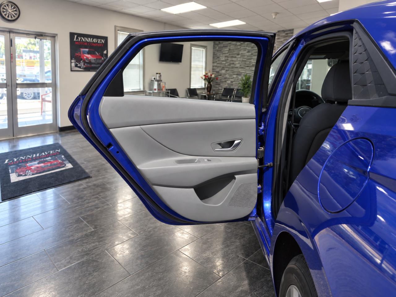 Hyundai Elantra SE 2024
