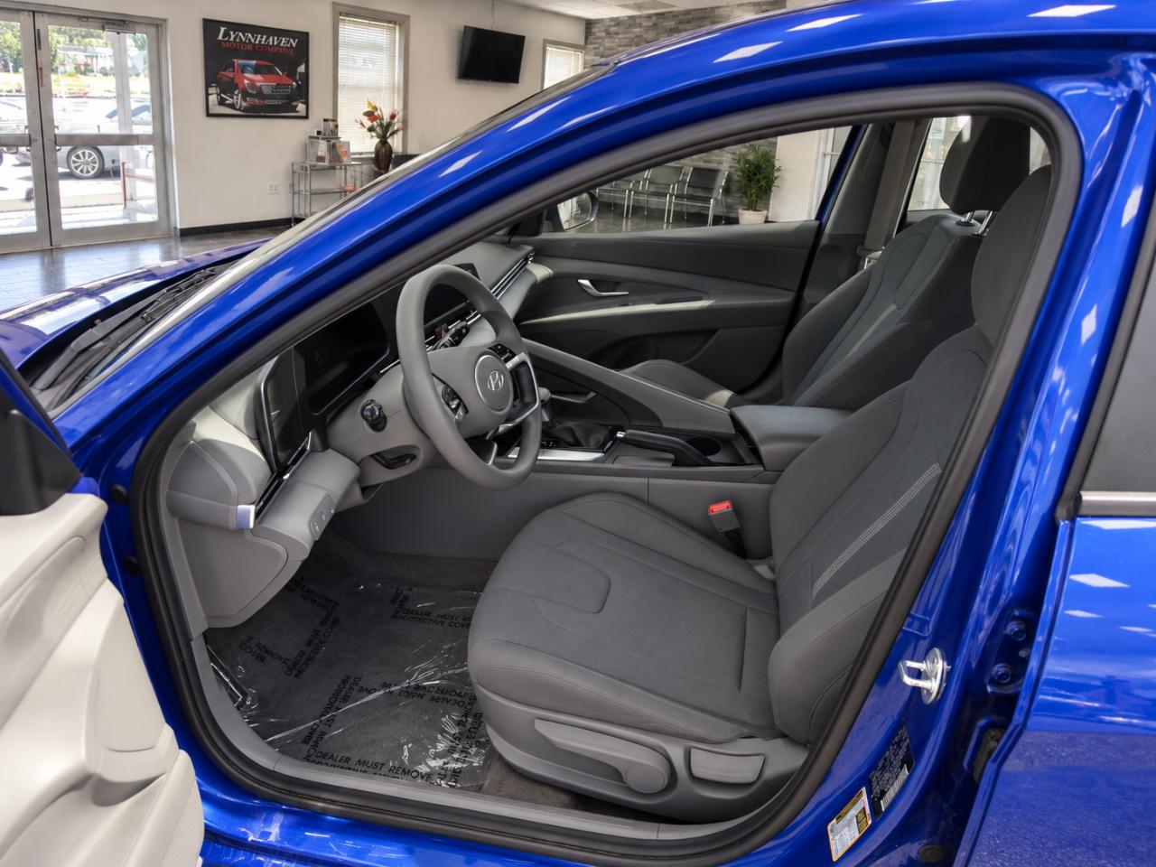Hyundai Elantra SE 2024